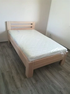 Dřevěná masivní postel 200x90 cm